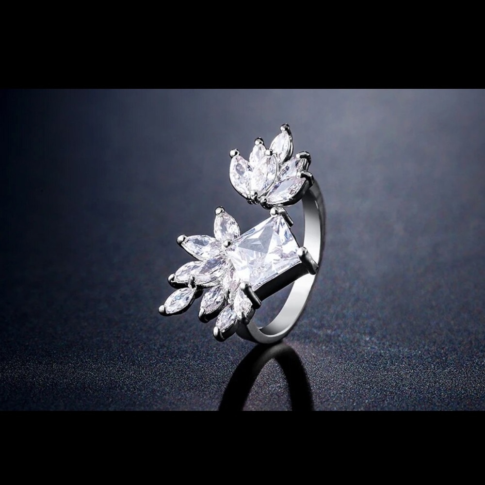 Adjustable Leaf Ring - image 1